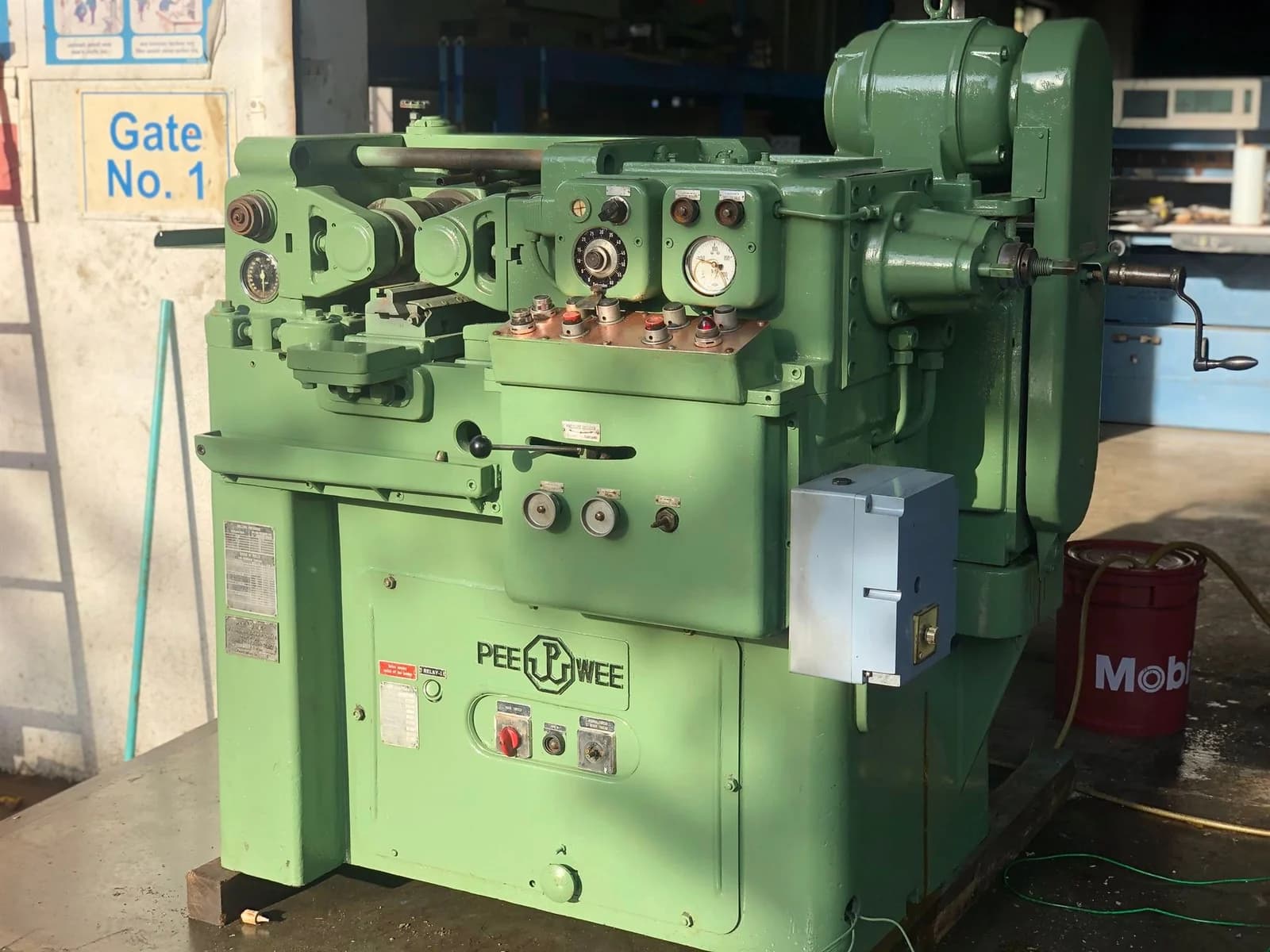 Used PEE WEE THREAD ROLLER — Miscellaneous