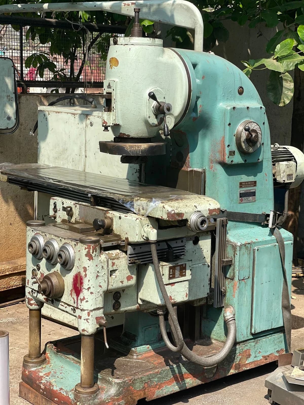 Used TOS VERTICAL MILLING MACHINE — Milling Machines