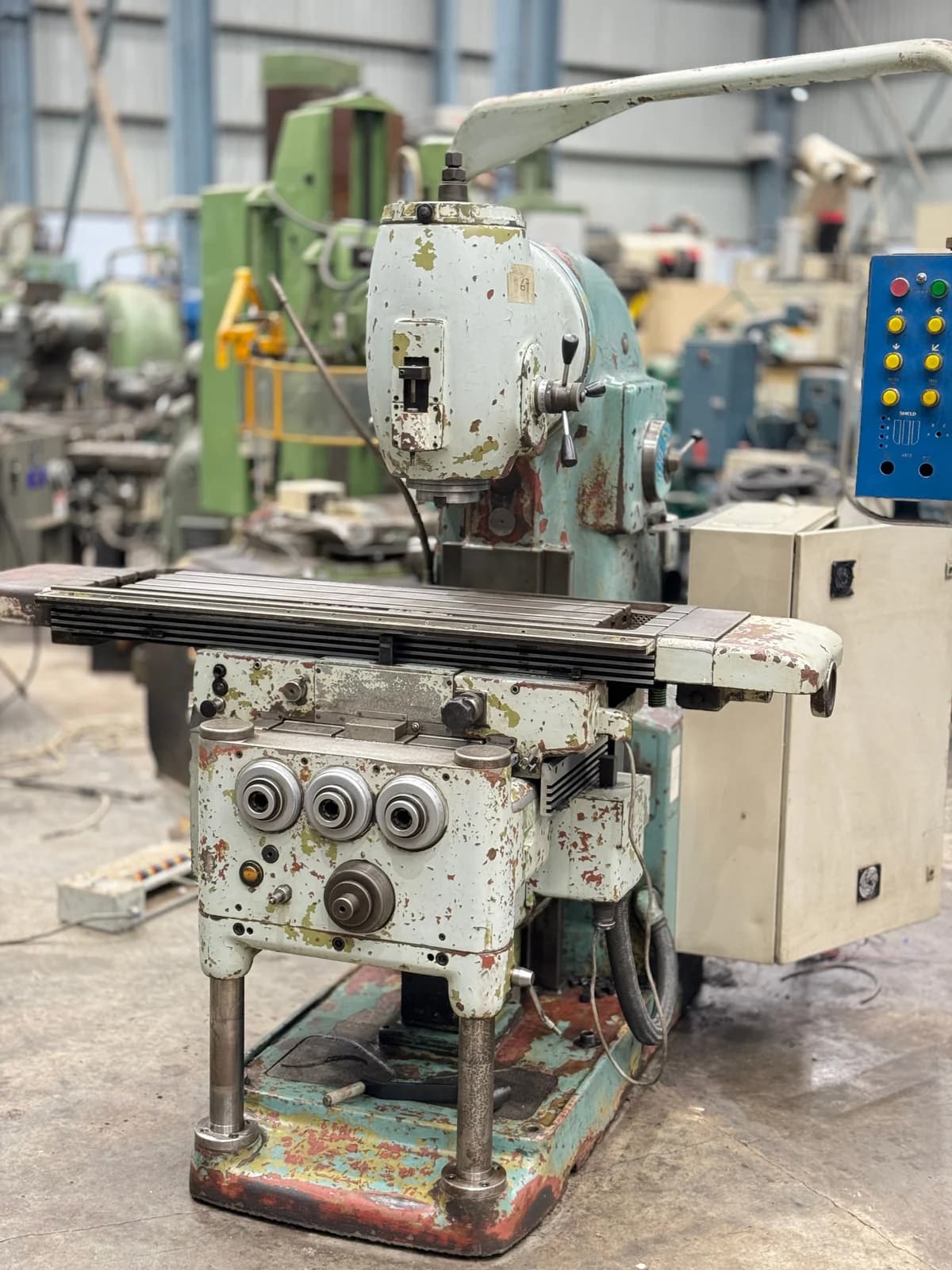 Used TOS VERTICAL MILLING MACHINE — Milling Machines